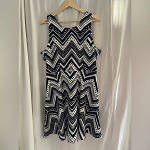Maurices‎ Black and White Chevron Midi Dress